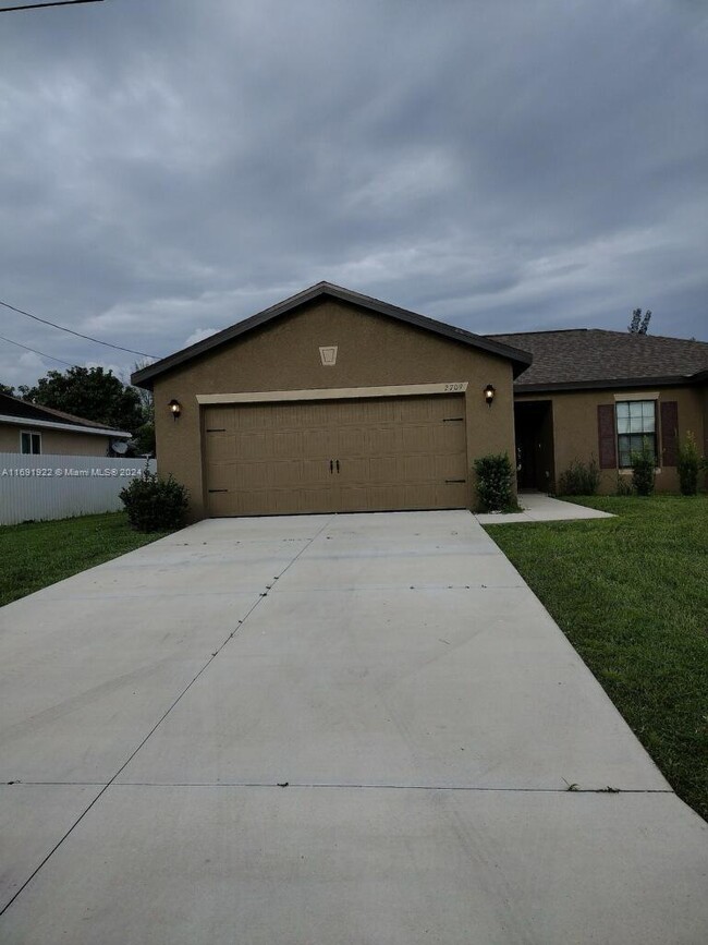 2709 SW 18th Ave in Cape Coral, FL - Building Photo - Building Photo