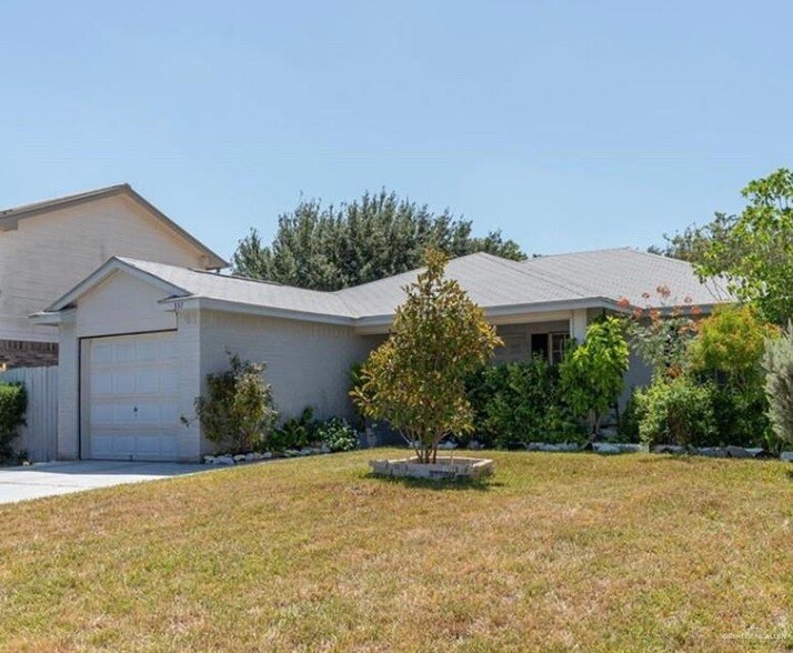 337 Roundup Cir in Edinburg, TX - Building Photo
