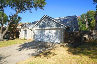 713 Meadow Top in Converse, TX - Building Photo - Building Photo