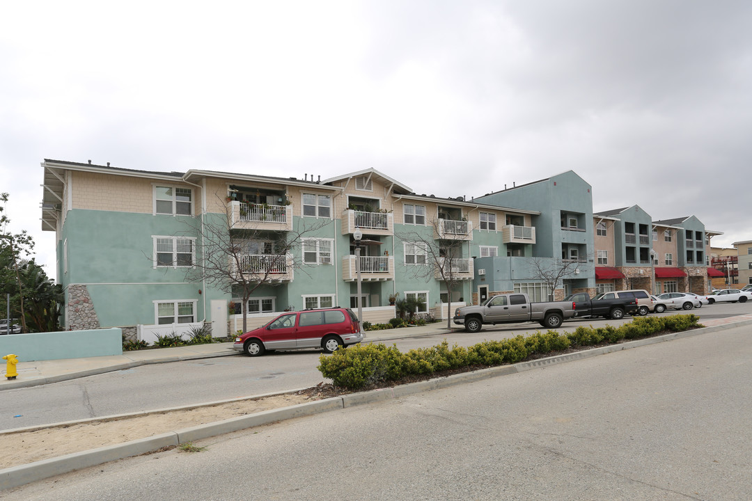 Chapel Lane Senior Apartments in Ventura, CA - Foto de edificio