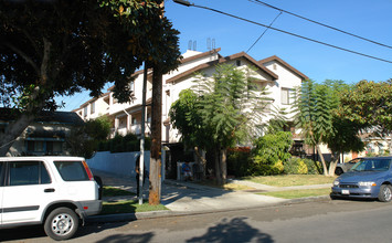 521 E Garfield Ave in Glendale, CA - Foto de edificio - Building Photo