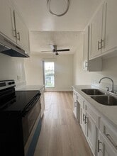 351 Plymouth St in Inglewood, CA - Building Photo - Interior Photo