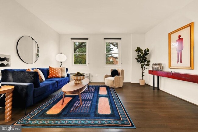 4818 Chevy Chase Dr in Chevy Chase, MD - Building Photo - Building Photo