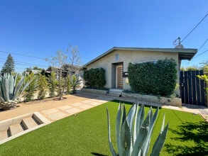 958 Camulos St in Los Angeles, CA - Foto de edificio - Building Photo