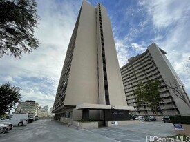 775 Kinalau Pl in Honolulu, HI - Building Photo