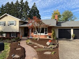 1655 NW 130th Ave in Portland, OR - Building Photo