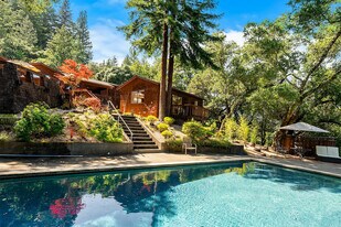 2350 Mill Creek Ln in Healdsburg, CA - Building Photo