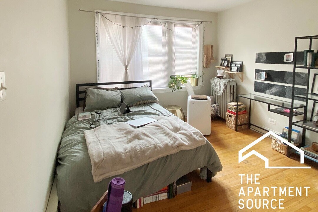 837 W Cornelia Ave in Chicago, IL - Building Photo