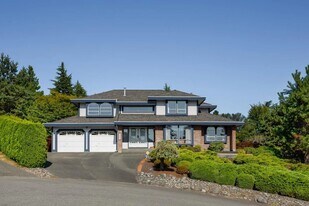 8082-8150 150 St in Surrey, BC - Building Photo