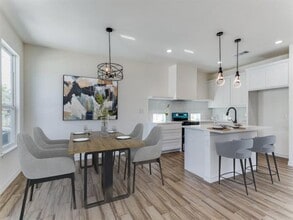 1610 Life Ave in Dallas, TX - Building Photo - Building Photo
