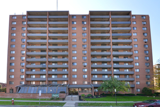 Jaelot Apartments in Cleveland, OH - Foto de edificio - Building Photo