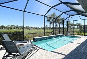 9268 Cormorant Dr in Naples, FL - Building Photo