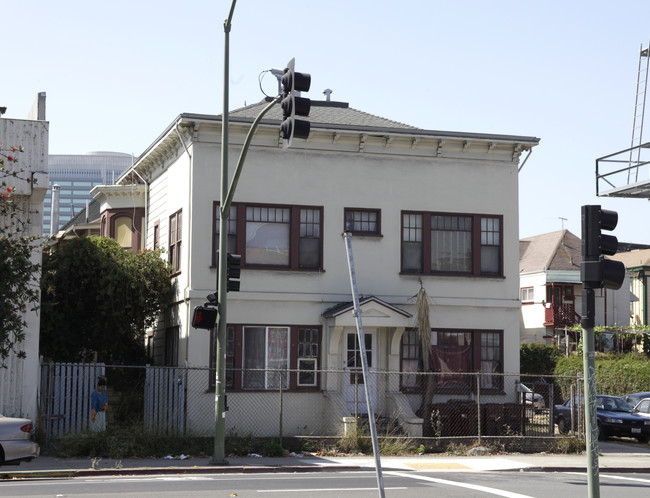 589 W Grand Ave in Oakland, CA - Building Photo - Building Photo