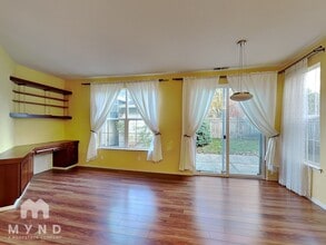 1723 NE Ashberry Dr in Hillsboro, OR - Foto de edificio - Building Photo