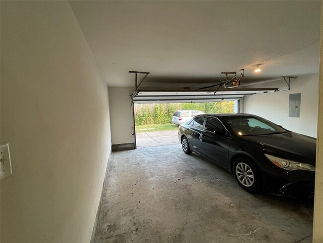 1909 Bittercreek Dr in Houston, TX - Building Photo - Building Photo