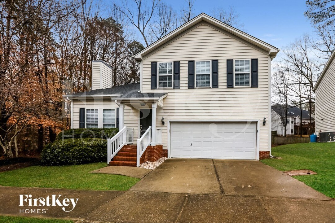 8715 Harps Mill Rd in Raleigh, NC - Foto de edificio