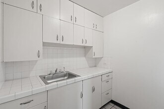 Villa Wynanda in Denver, CO - Building Photo - Building Photo