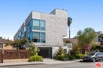 660 Rose Ave in Los Angeles, CA - Building Photo - Building Photo