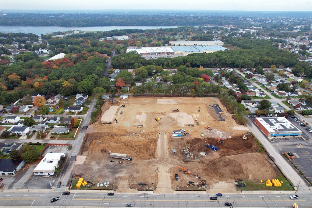 Newport Avenue Apartments in Rumford, RI