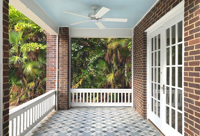 2111 W Southview Ave in Tampa, FL - Building Photo - Building Photo