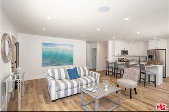 7411 Jamieson Ave in Los Angeles, CA - Building Photo - Building Photo