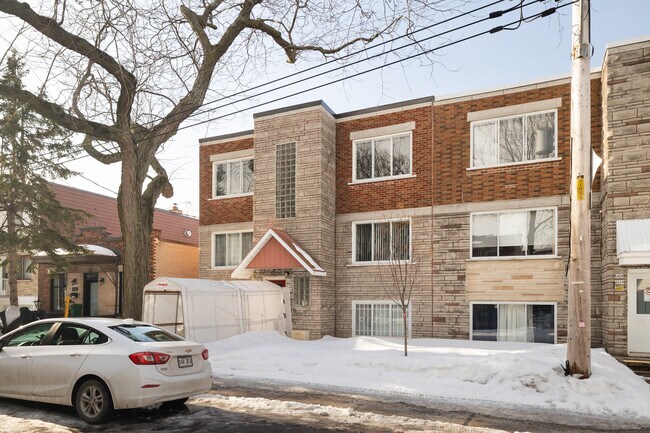 6590-6600 28E Av in Montréal, QC - Building Photo - Building Photo