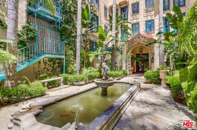 642 S Bronson Ave in Los Angeles, CA - Building Photo - Building Photo