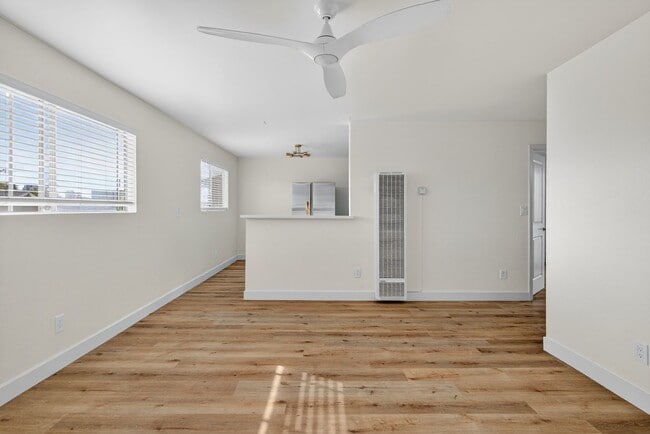 921 Alamitos Ave in Long Beach, CA - Foto de edificio - Building Photo