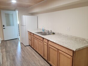 633 S 3rd St, Unit B in Dugger, IN - Building Photo - Building Photo