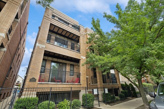 property at 1956 W Ohio St