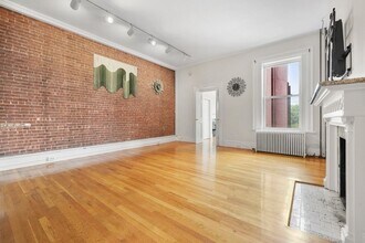 232 Beacon St, Unit B7 in Boston, MA - Building Photo - Building Photo