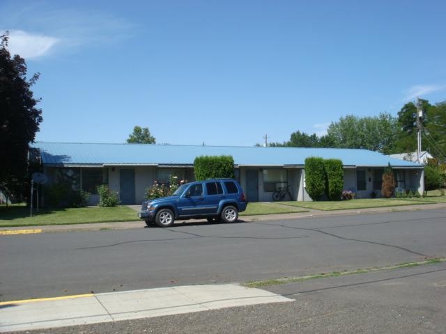 Sunny Drive Apartments in College Place, WA - Building Photo