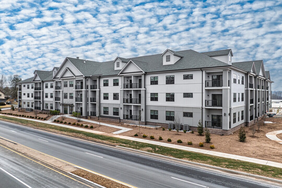 Brainerd Place in Portland, CT - Building Photo