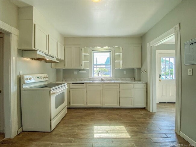 143 Poquonnock Rd in Groton, CT - Building Photo - Building Photo