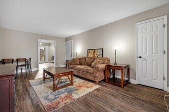 1957 Darryl Dr in Tallahassee, FL - Foto de edificio - Building Photo