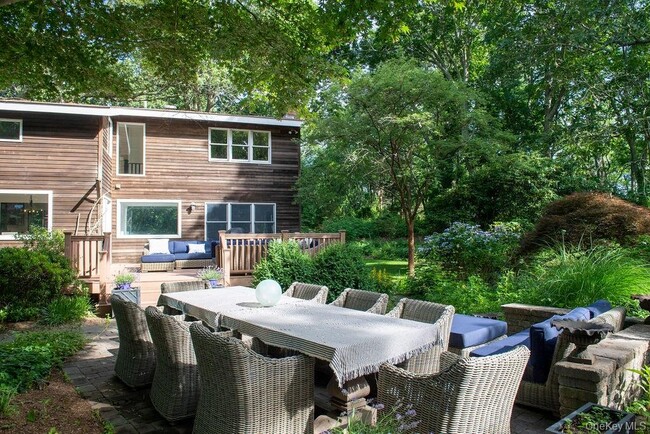 property at 1045 Wagon Wheel Ln