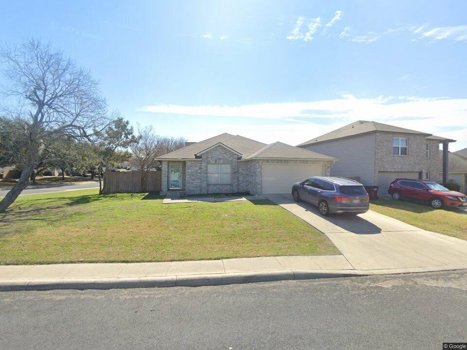 8139 Maple Meadow Dr in Converse, TX - Building Photo