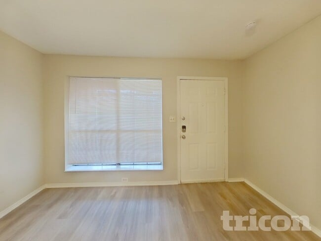 7828 Texridge Dr in Dallas, TX - Foto de edificio - Building Photo