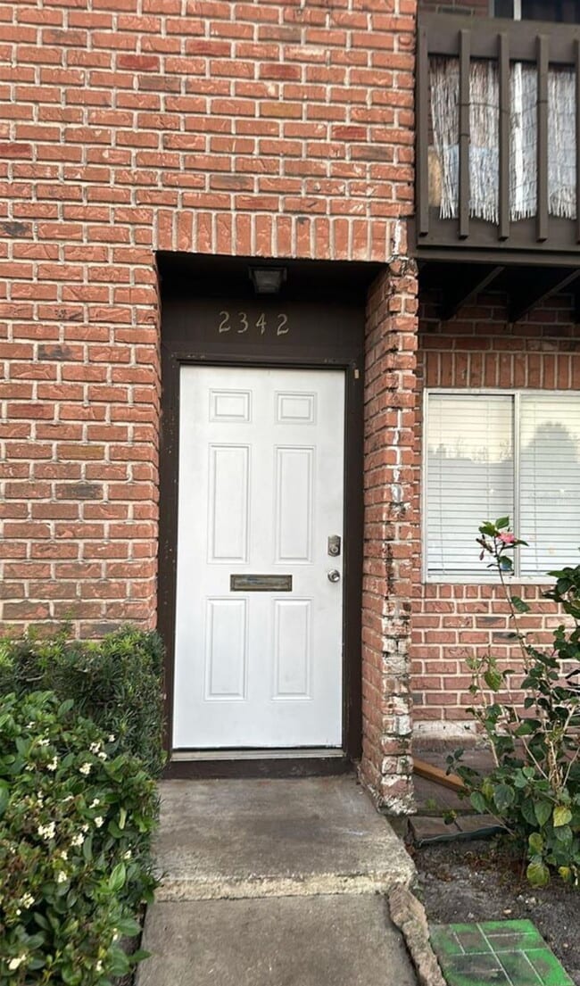 property at 2342 Huntington Green Ct