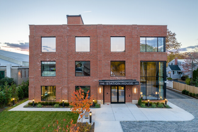 The Stationhouse in Greenwich in Old Greenwich, CT - Building Photo - Building Photo