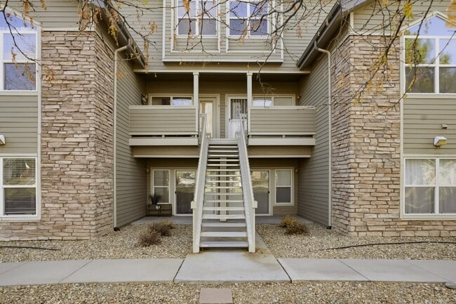 18425 E Flora Dr in Aurora, CO - Foto de edificio - Building Photo