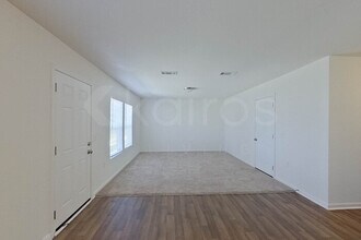 924 Sanford Ln in Hinesville, GA - Foto de edificio - Building Photo