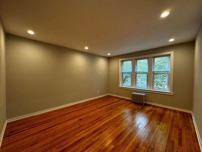 1503 W Schreiber Ave in Chicago, IL - Building Photo - Building Photo