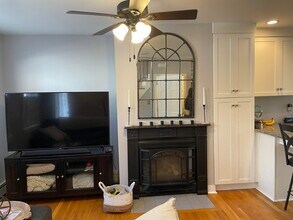 367 E St, Unit 1 BED 1 Bath in Boston, MA - Foto de edificio - Building Photo