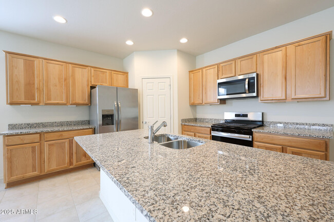 16683 W Whispering Wind Dr in Surprise, AZ - Building Photo - Building Photo