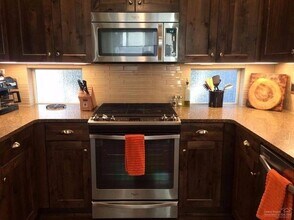 61055 SE Ambassador Dr in Bend, OR - Building Photo - Building Photo