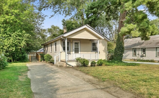 property at 2115 Oakwood Ave NE