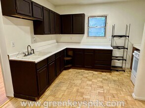 12047 SE Boise St in Portland, OR - Building Photo - Building Photo