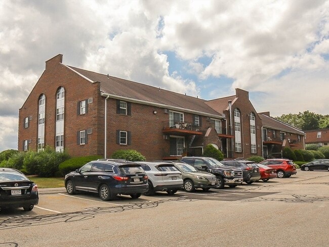 property at 10 Williamsburg Ct