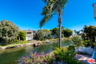 225 Sherman Canal in Los Angeles, CA - Building Photo - Building Photo